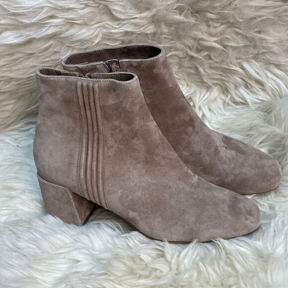 Vanelia Sommet Ankle Boot With 2.5 in Heel NWOT or Box MSRP $250 shoe size 8 - Picture 2 of 6